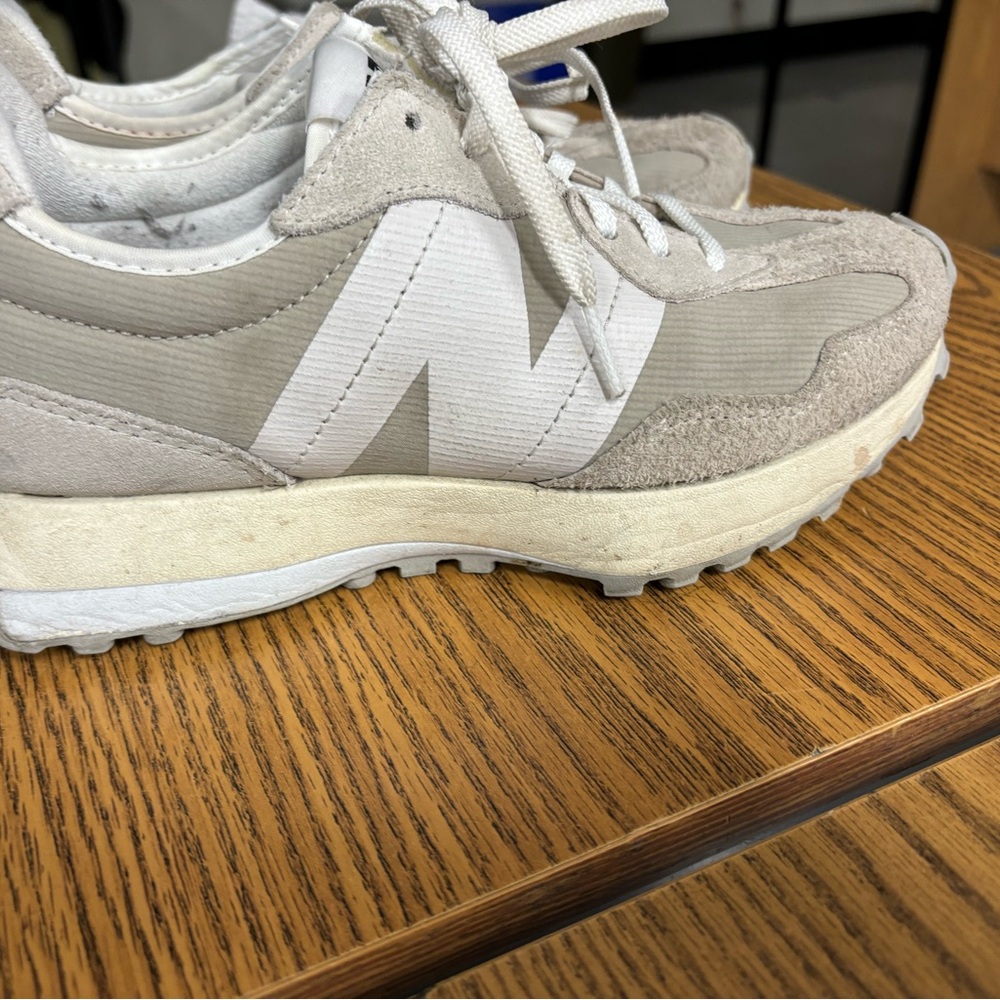 New Balance 327